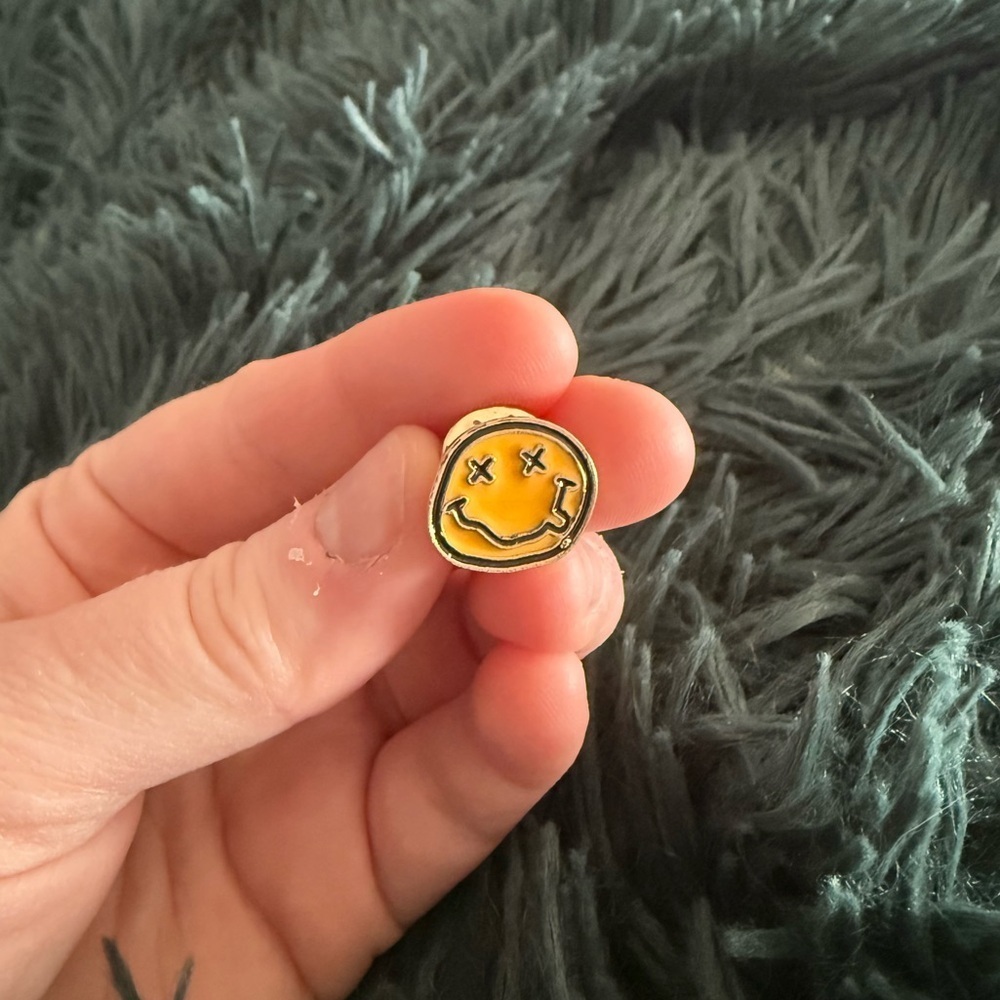 Women’s Jewelry Adorable Fun Black and Yellow Smiley Face Enamel Pin Brooch